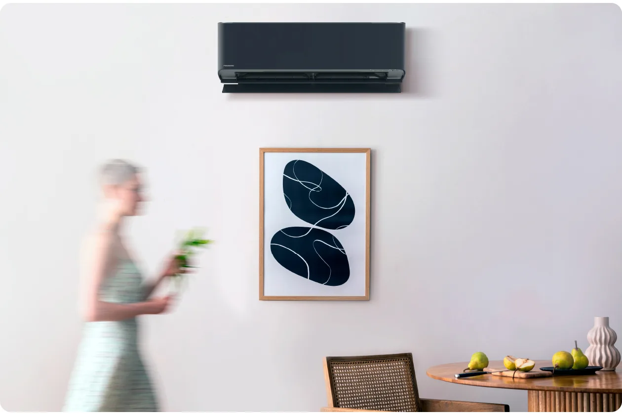 Panasonic HZ25ZKE-H grafittgrå innedel montert på vegg
